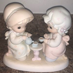 Friendship hits the spot